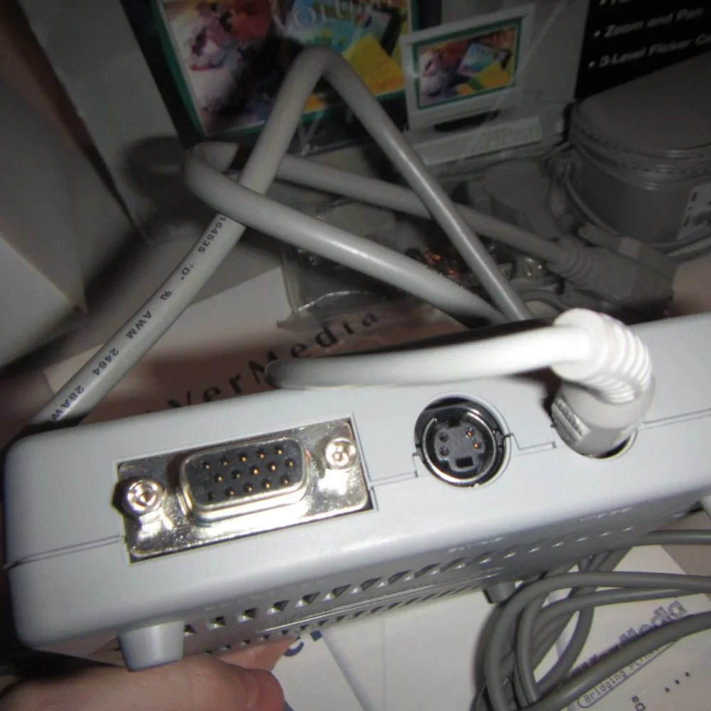 AverMedia AVerKey iMicro PC/Mac-to-TV Video Display Converter